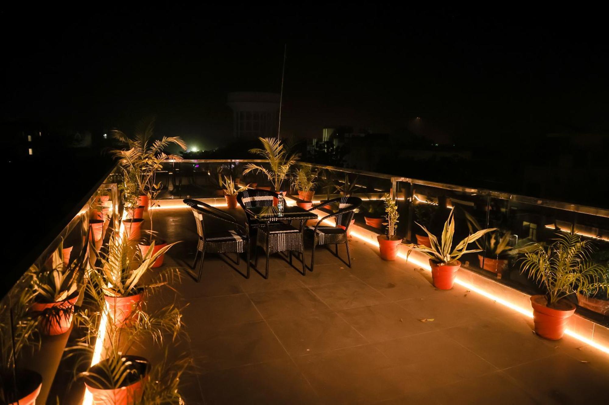 Anirudh Homestay Agra  Bagian luar foto