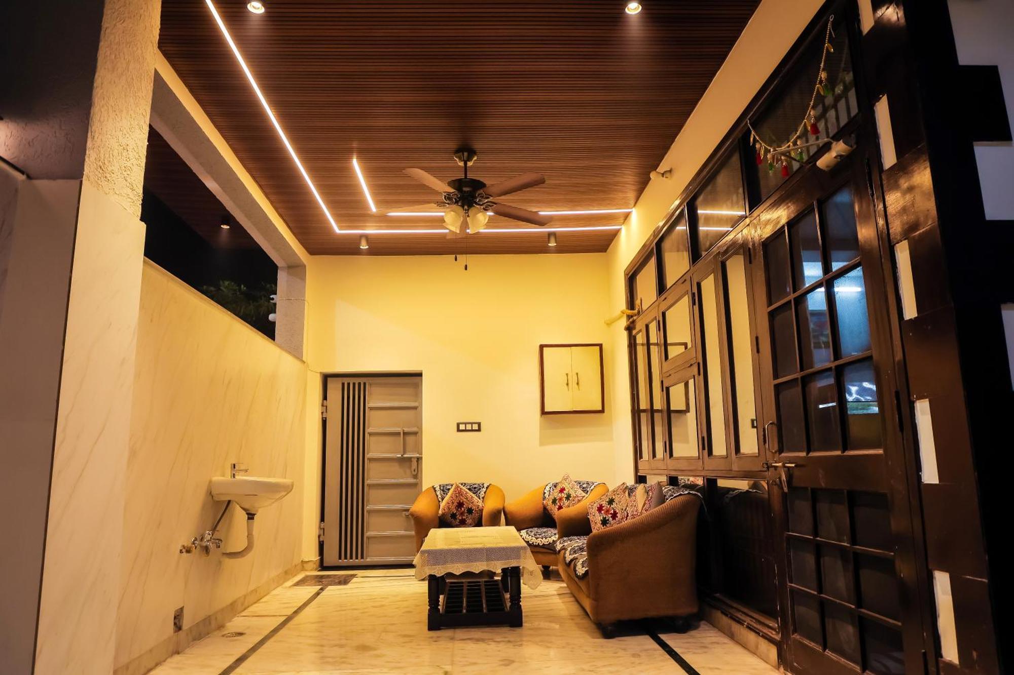Anirudh Homestay Agra  Bagian luar foto