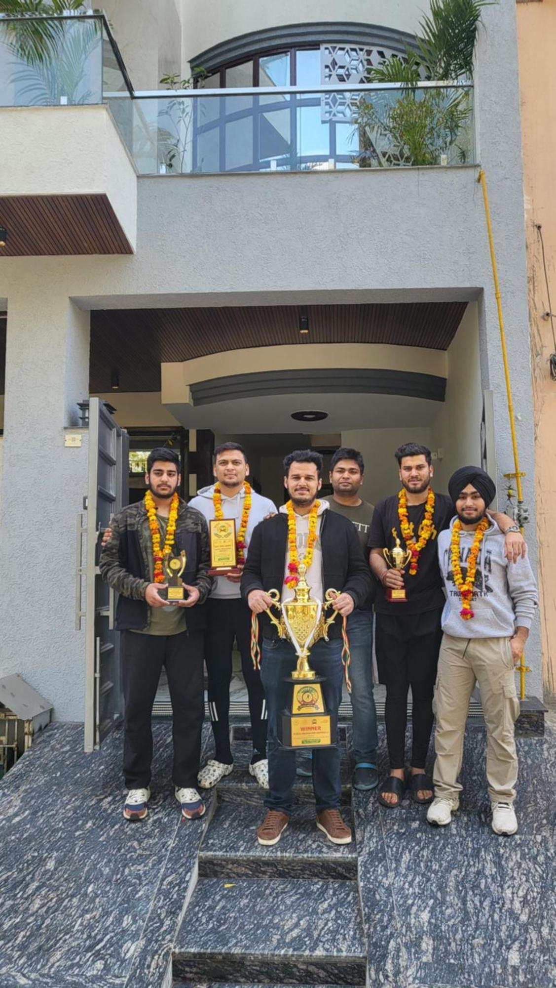 Anirudh Homestay Agra  Bagian luar foto